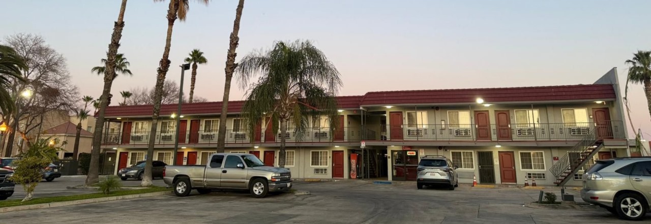 Exterior view of Simple Stay Suites, a budget-friendly motel offering pet-friendly lodging and extended stay options.